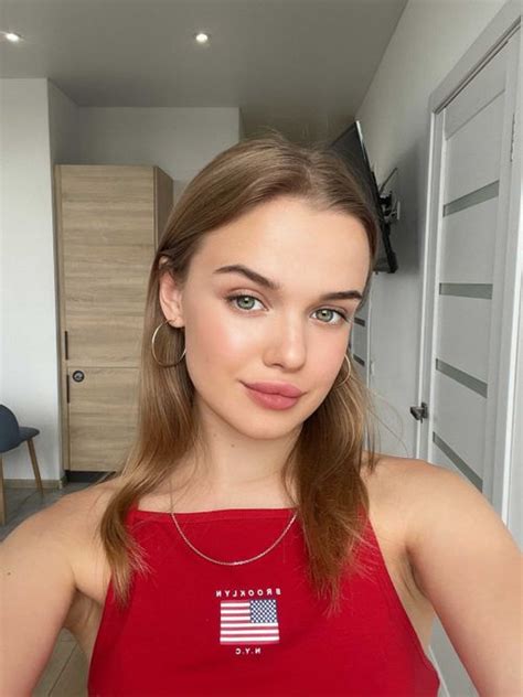 Best 18 Year Old OnlyFans Accounts (Barely Legal OnlyFans).